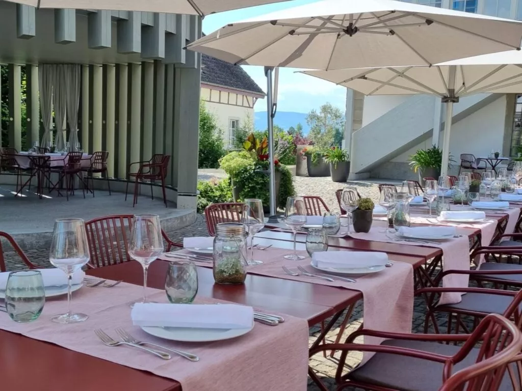 Hirschenbad-Garten.jpg Hirschenbad-Garten.jpg
